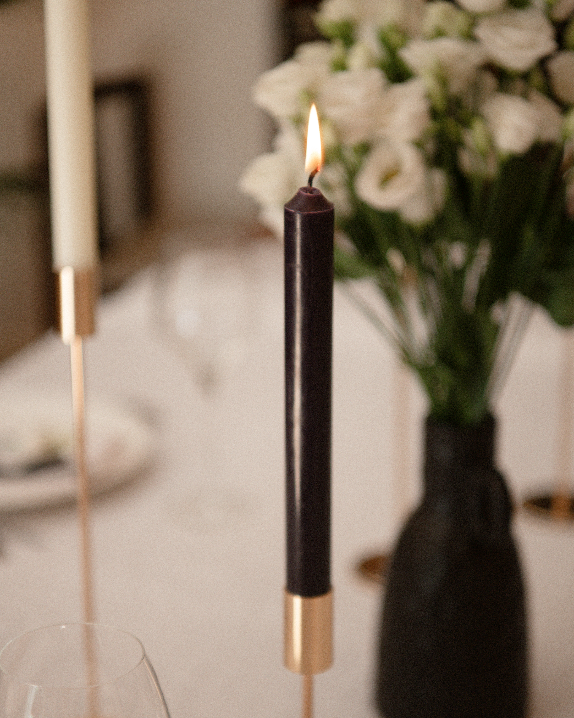 Egaal gekleurde stompkaars Zwart