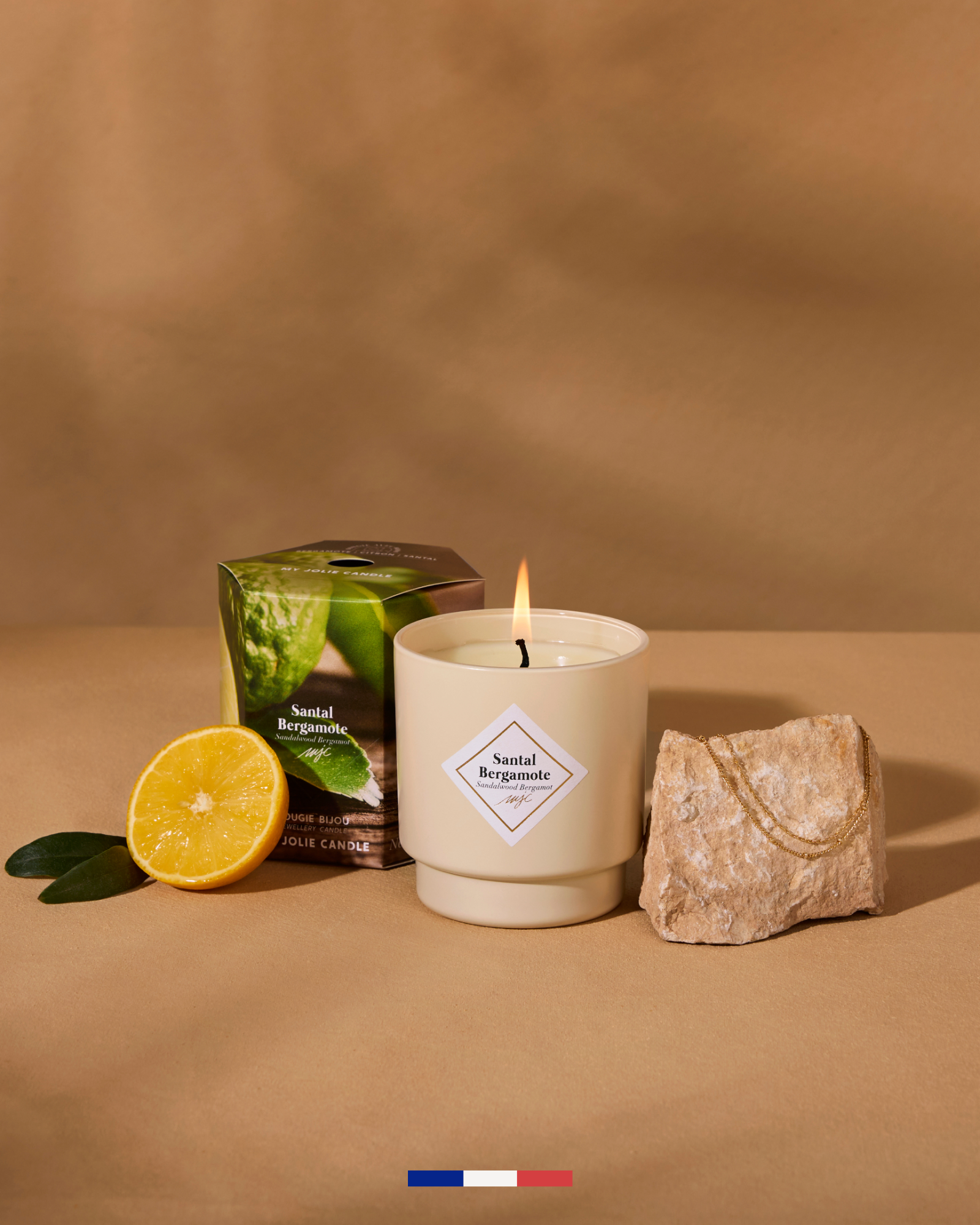 Geurkaars met sieraad Santal Bergamote