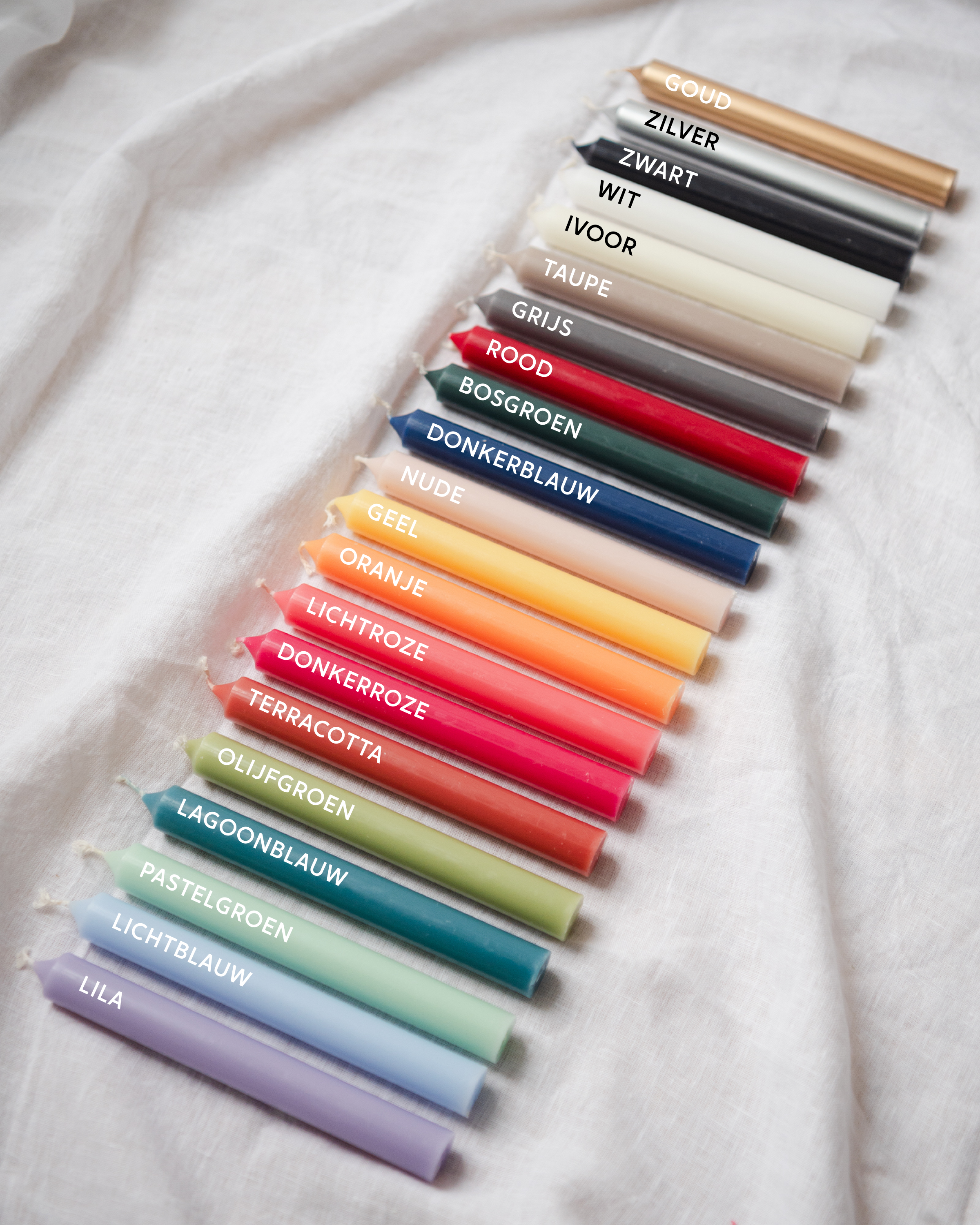 Egaal gekleurde stompkaars Bosgroen