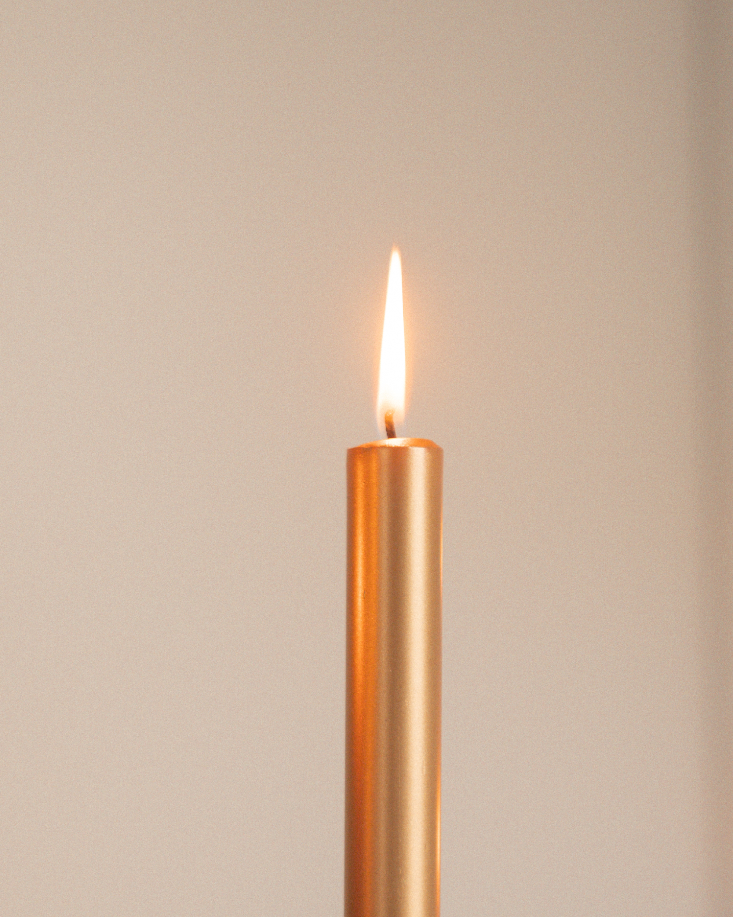 Egaal gekleurde stompkaars Goud